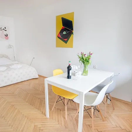 Amazing View And Great Location. Ratusz Arsenal. Apartamento *